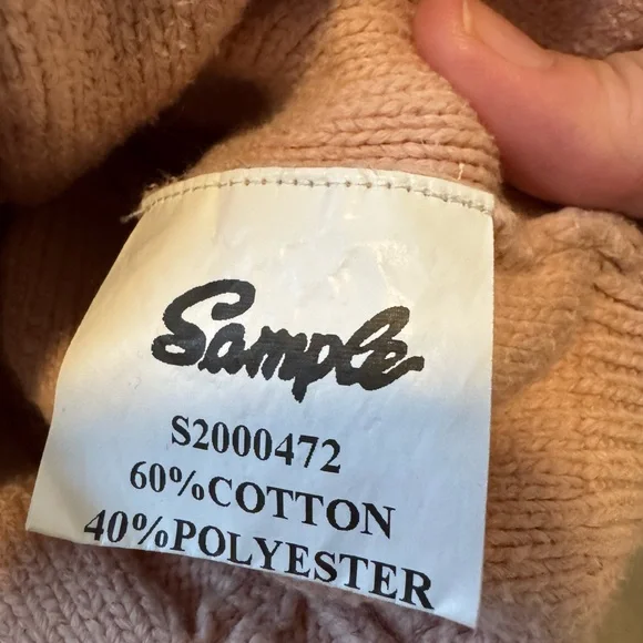 Cable Knit Cropped Sweater - Dusty Blush Rose Pink from Aritzia - Picture 5 of 5